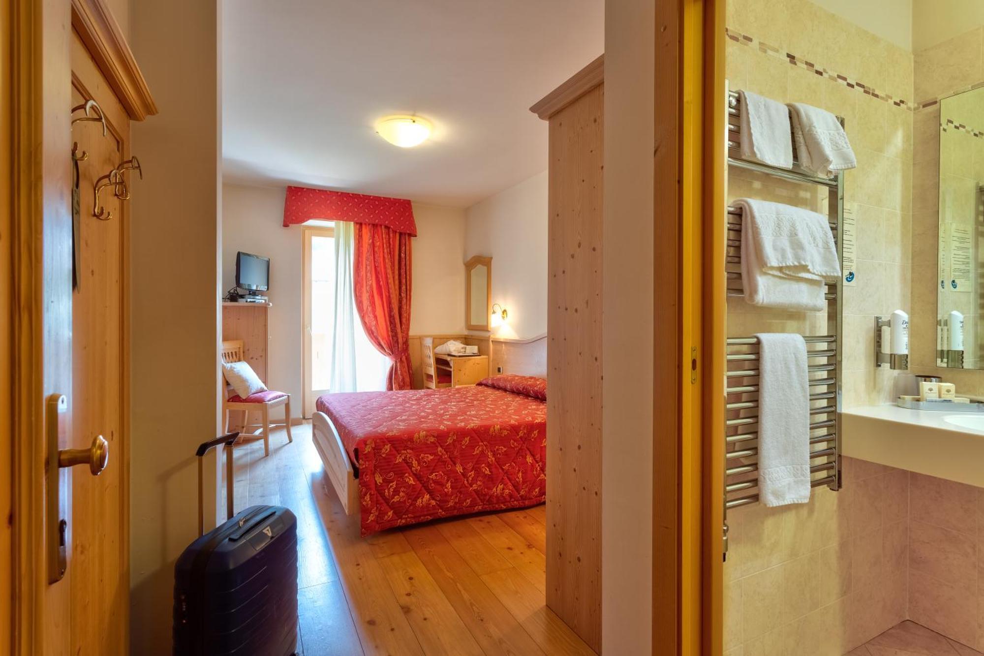 Beverly Alps Hotel & Spa Pinzolo Zimmer foto