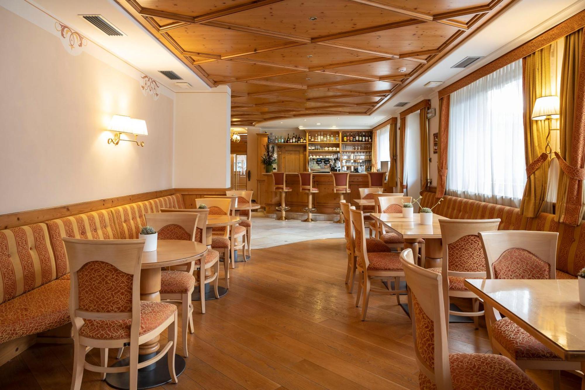 Beverly Alps Hotel & Spa Pinzolo Exterior foto