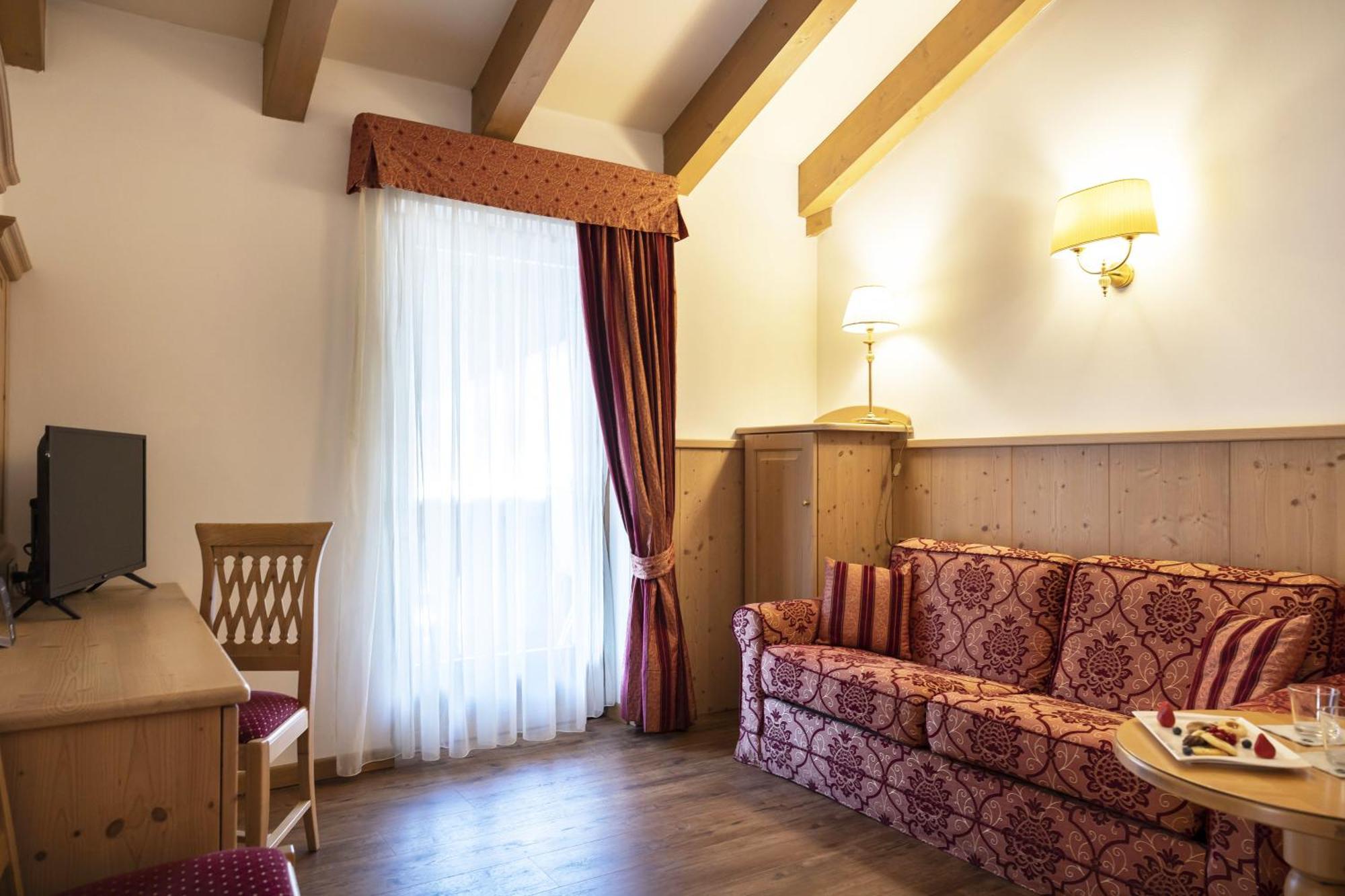 Beverly Alps Hotel & Spa Pinzolo Exterior foto